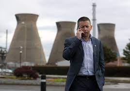 Left winger howard becket is in the running to replace the incumbent len mccluskey but somewhat overstepped over the mark on twitter yesterday in his attempts responding to a home office attempt to deport two asylum seekers in glasgow, beckett wrote: V1cl7pdh6thl6m