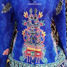 Dress batik pesta bertemakan gaun sering digunakan sebagai busana pengantin. Baju Batik Kalteng Perempuan Lengan Panjang Shopee Indonesia
