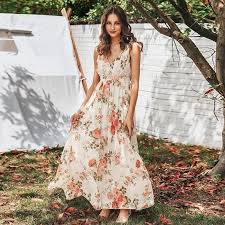 Le style hippie chic se décline en 1001 jupes fluides. Robe Boheme Mariage Miss Boheme Fleurie
