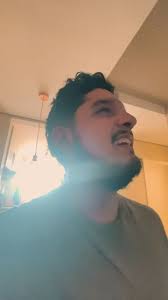 O BOMMM DIAAAAA. Em qualquer língua o sentir e o mesmo... Mas com Jesus faz  toda a diferença... E hoje? Você falou com ele?!? Permitiu que ele entrasse  na sua casa "coração " ...