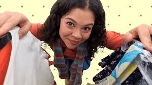 Thrift with me! ( finding early 00s, kid core & more )