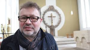 Knirschen im Kirchengebälk