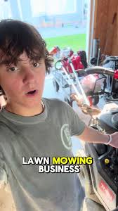 How to Make Flyers for Lawn Mowing