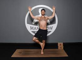 How to get started with yoga for men (who can't touch their toes) • banana bloom. Morning Yoga Poses For Energy Man Flow Yoga