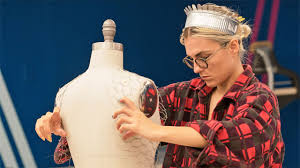 Erin robertson (fashion designer) was born on the 8th of january, 1987. Project Runway Poll Results Erin Robertson Voted Worst Designer Goldderby