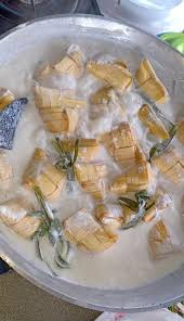 Aku langsung kepikir, waw kalau lagi di karang dan pengen ketupat aku nggak kudu ke warung ketupat langganan dong. Mingguan Wanita Ketupat Pulut Lemak Sarawak Cara Buat Facebook