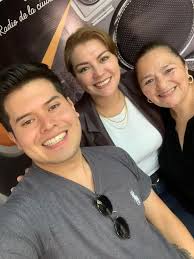 🎙️El músico y compositor lojano Daniel Poma presenta su nuevo sencillo,  «One hit(In a Life)», disponible en todas las plataformas digitales. One  hit (In a life) no solo representa los años ochenta