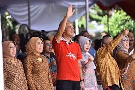 Ganjar pranowo bentuk panitia mudik atasi mudik lebaran. Istri Ganjar Diduga Pns Fiktif Ini Komentar Ganjar Harian Brebes