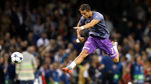 Нападающий сборной португалии криштиану роналду и форвард франции килиан мбаппе обменялись футболками после матча команд в заключительном туре группового этапа. Letnyaya Rasprodazha Ronaldu Mbappe I Eshyo Pyat Futbolistov Transfery Kotoryh Mogut Izmenit Mir Rt Na Russkom