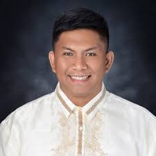 Shelly Hoff's Instagram, Twitter & Facebook