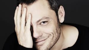 Jun 21, 2021 · tiziano ferro, che nel primo giorno d'estate ha festeggiato i suoi vent'anni di carriera, ha voluto esprimere ai propri fan tutta la sua gratitutine. Tiziano Ferro Tutto Su Di Lui Eta Altezza Peso Dove E Nato Marito Dove Vive Fratello Talky Music