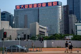 創業者の 許家印 （中国語版） はフォーブスによれば2019年3月時点で362億ドルの資産を有し、世界22位、中国3位の富豪とされている 。 Tt3nlnfsvz P M