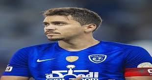 الهلال إدواردو ليس للبيع كشفت إدارة نادي الهلال موقفها من عرض نادي صيني لشراء عقد اللاعب البرازيلي كارلوس ادواردو م Graphic Sweatshirt Sweatshirts Sweaters