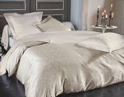 Composez votre parure de lit drouault avec une housse de couette, une taie d'oreiller, un drap housse ainsi qu'un drap plat. Linge De Lit Satin De Coton Motif Fleurs Becquet