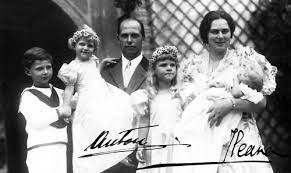 Definiții din dicționarul explicativ român pentru arhiducele: Archduke Anton Of Austria With Wife Princess Ileana Of Romania And Their Children L R Stefan Alexa Queen Victoria Descendants Romanian Royal Family Princess