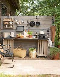 What could possibly be better than making your own pizza…outside? Diy Outdoorkuche Simple Outdoor Kitchen Small Outdoor Kitchens Diy Outdoor Kitchen