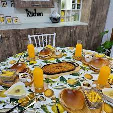 سحر الترتيب العراقية on instagram صباح لوز وعسل ومكسرات العشا السريع على طريقة سحر الترتيب العراقية تنسيقات سفرة ترتيب البيت ترتيب سف table settings table