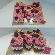 Bolo Letra M Bolo De Chocolate Com Recheio De Chantilly E Morango E Cobertura De Chantilly Parabens Mariana Que Tenhas Muitos Anos D Cake Design Cake Desserts