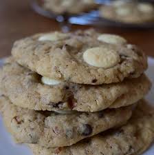 It S Cookie Time En Version Moelleux Avec Un Melange De Chocolat Blanc Noix De Pecan Et Pepites De Chocolat Noir Melanger 8 In 2020 Food Desserts Cookies