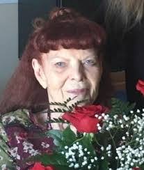 Dee Gill's Instagram, Twitter & Facebook