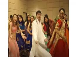 Poo s introduction movie scene kabhi khushi kabhie gham kareena kapoor. Indonesian Fans Recreate Iconic Bole Chudiyan Song