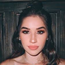 Amanda Pe's Instagram, Twitter & Facebook