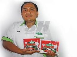 Pruning pelepah kuning, buah busuk, dan bunga busuk kemudian. Santan Kelapa Sawit Produk Minyak Sawit Malaysia