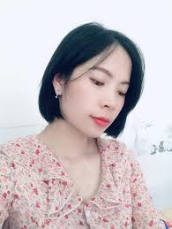 Chiều vắng, lối dẫn vào Ký túc xá thêm sâu hun hút. Gần 20 năm về trước,  kiếm được một vé vào đây nội trú không phải là dễ. Thường thì những