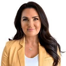 Dominique Larson's Instagram, Twitter & Facebook