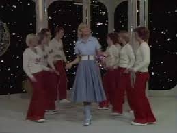 The worst possible fabric for camel toe would be a thinner, unsupported polyester or yoga pant in a light color. 12 Wackiest Music Videos Funny Music Videos Crazy Music Videos Oddee