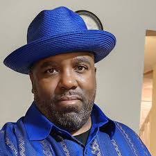 Dear friends ♥️! There is a FOUNTAIN ⛲️ inside YOU! Don´t walk around with  an empty bucket 🪣 and ENJOY 😃 every moment like legendary DJ 💿