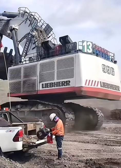 Liebherr R918 Excavator