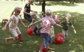 Every year the rogers family organizes family reunion and for the last years this event takes place in aunt rosie's home. 11 Indoor And Outdoor Relay Races For Kids