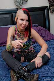 tattooed women on X: Tara Toxic t.cohYlvmqpUYY  X