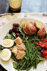 Salade Nicoise Is One Of The Traditional French Salads Composed Rather Than Tossed And Featuring Fresh Vegetable Nicoise Salad Recipe Healthy Recipes Recipes