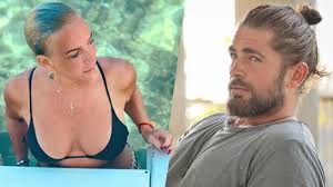 Kahkahalarıyla meşhur ünlü haberci saba tümer, erkek arkadaşıyla birlikte eğlendiği mekandan tümer ve erkek arkadaşı, kameraları görünce panikleseler de birlikte görüntü vermekten kaçınmadılar. Saba Tumer In Bikinili Pozuna Survivor Mert Ten Olay Olan Yorum