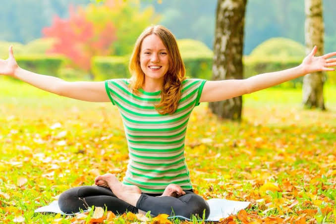 What is Laughter Yoga? Benefits and Exercises to Practice - Fitsri Yoga | Yoga Alliance Certified Online Yoga School