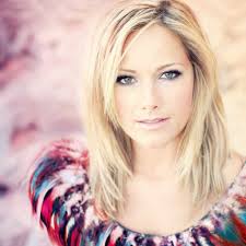 Seit wochen steht ihr neuestes album „farbenspiel in den top 10 der albumcharts. Urheberrecht An Atemlos Helene Fischer Vs Jack White