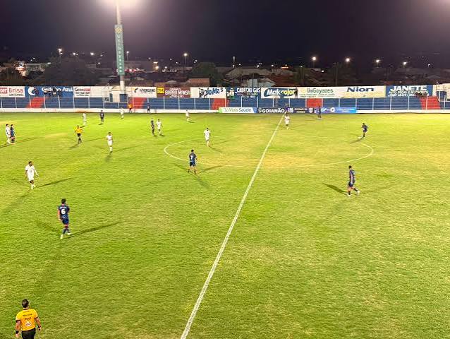 Trindade e Morrinhos empatam em jogo de golaços de falta pela Divisão de  Acesso