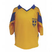 Här kan du köpa barn fotbollskläder av hög kvalitet, som du även kan välja till eget tryck på. Sverige Matchstall Och Supporterprodukter Supportersbutiken