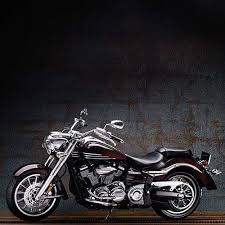 It is like new with only 13. Yamaha Xv 1900 Midnight