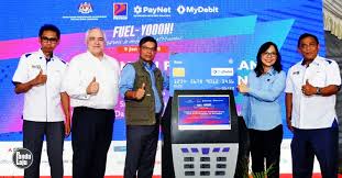 Cara isi minyak guna kad debit kad kredit di petronas youtube. Semua Stesen Petron Kini Boleh Isi Minyak Guna Kad Atm Tanpa Cagaran Rm200