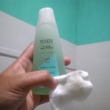 Check out our beauty essentials for a healthy, luminous complexion. Pond S Clear Solutions Shake Clean Review Female Daily