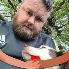 does anyone know anyone that does good permanent combo brows or ombré brows  ?