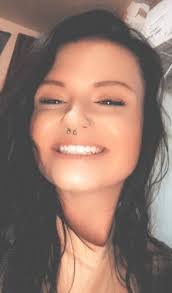 Courtney Shelton's Instagram, Twitter & Facebook