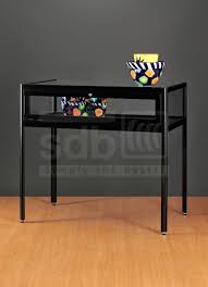 Staubdichte Tischvitrine Mit Abschliessbarer Schiebetur Aus Bruchfestem Sicherheitsglas Tischvitrine Dekor Vitrine