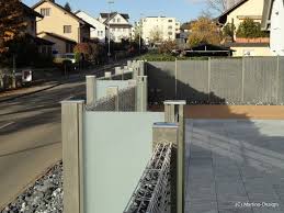 Gartenzaun aus steinen und glass* ~ 60 atemberaubende ideen für gartenzäune | sichtschutzzaun garten, zaun garten und gartenzaun. Impressionen Von Exklusiven Sichtschutzelementen In Kombination Von Edelstahl Glas Und Stein Sichtschutz Terrasse Glas Sichtschutz Sicht