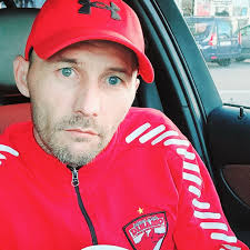 La mulți ani fata mea când ai venit pe aceasta lume ai fost pentru noi o  binecuvântare acum la fel ești sa fi sănătoasă fericită eu mama ta te  iubesc la fel