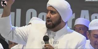 Sholawat berjudul padang bulan sendiri mulai dikenal masyarakat setelah dibawakan oleh pelantun qasidah kondang asal solo habib syech bin abdul qodir assegaf. Lirik Lagu Padang Bulan Habib Syech Bin Abdul Qadir Diadona Id