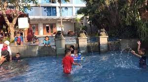 Simak yuk ulasan tentang 10 kolam renang angker. Kolam Renang Untuk Batita Dgn Tinggi Kolam 60 Cm Dan Untuk Dewasa Dengan Tinggi Kolam 90 S D 12 Bild Von Emersia Hotel Resort Bandar Lampung Tripadvisor